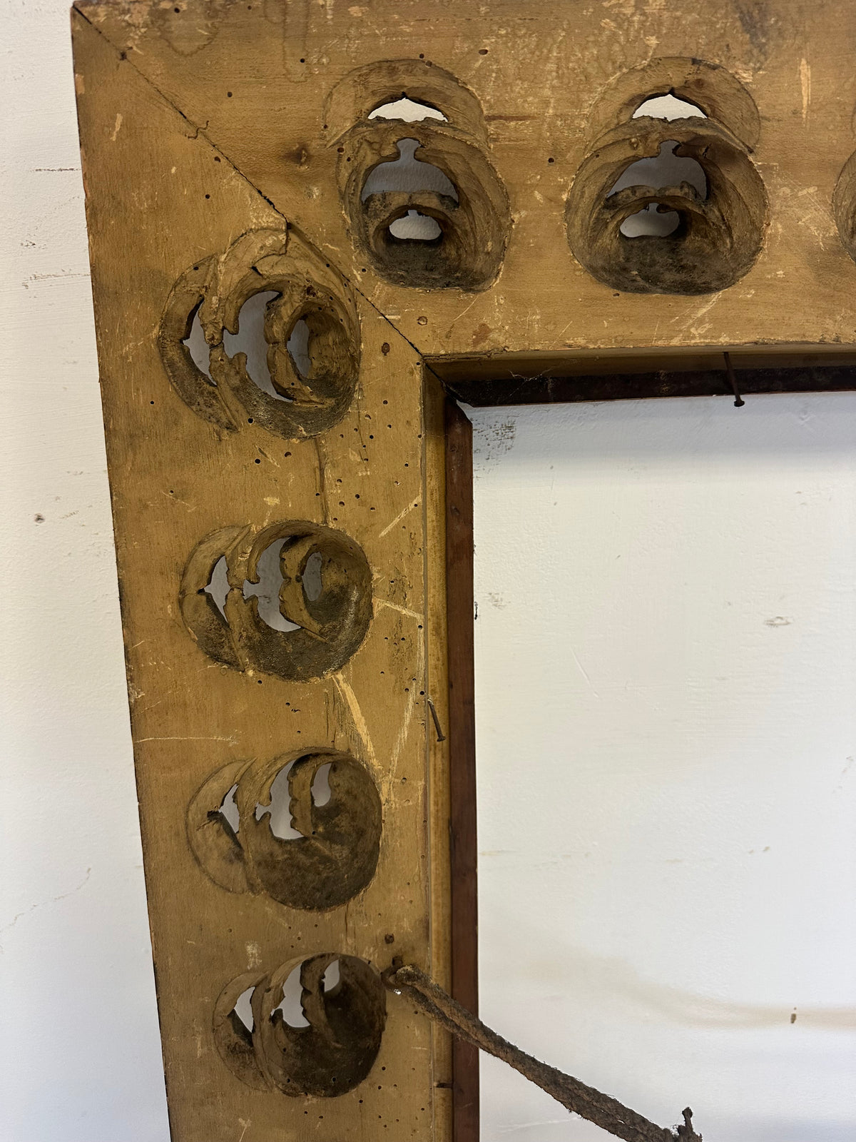 Cornice in legno traforato dorato ebanizzato.
Lombardia prima metà 800. 108 x 92