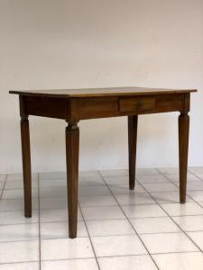 Louis XVI walnut table. Modena late 18th century