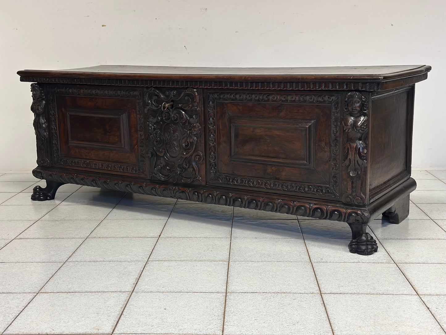 Cassapanca nobiliare rinascimentale lombarda città di Bergamo primo 600 XVII secolo