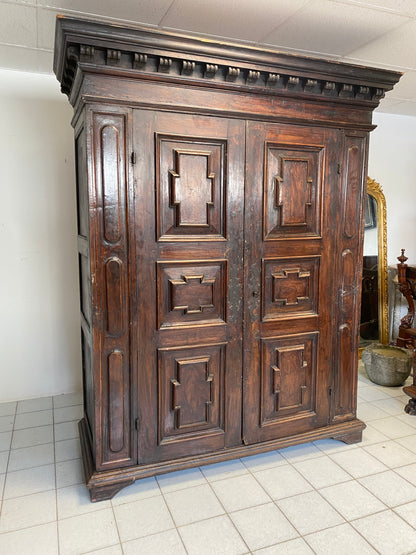 Lombard wardrobe. Brescia Bergamo 17th century