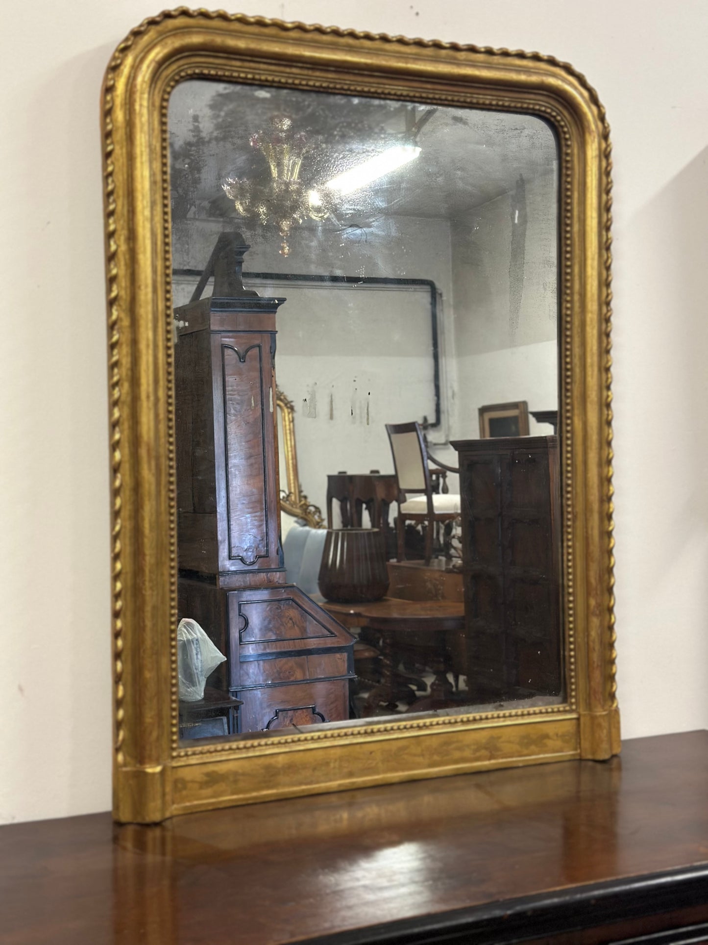 Specchiera in legno intagliato dorato con treccia sui lati  XIX secolo