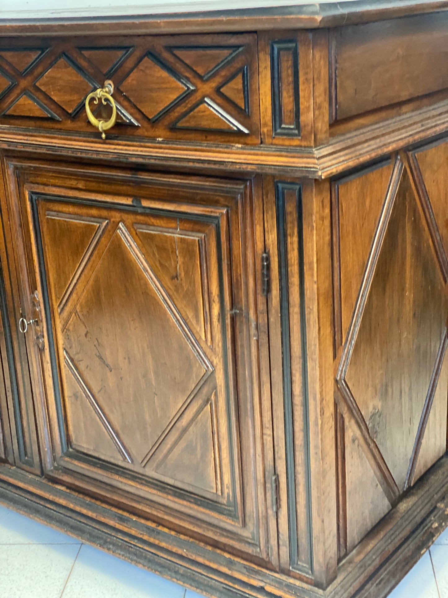 Credenza in noce Luigi XIV Lombardia Piemonte XVII secolo