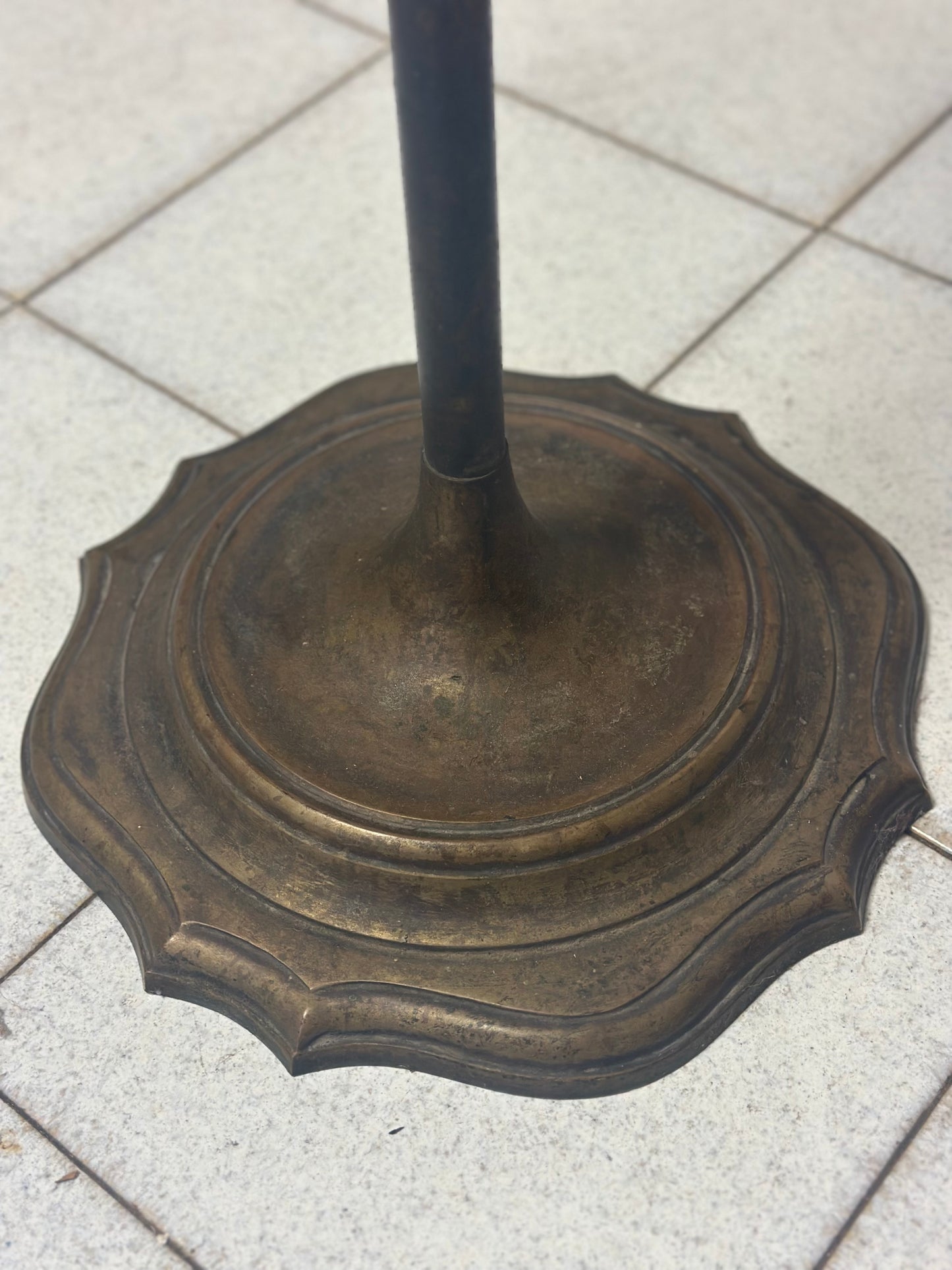 Lucerna fiorentina da terra in bronzo  H 180 cm.  Inizio XIX secolo