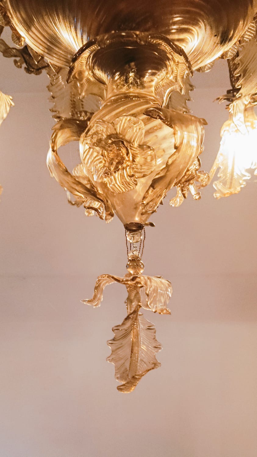 Lampadario in vetro di Murano. Barovier & Toso ( Venezia ) Primi XX secolo.  154 x 124.