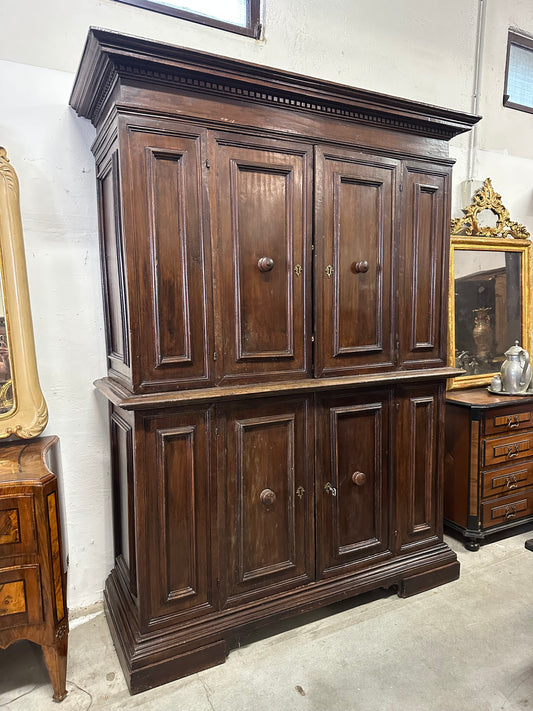 Credenza doppio corpo . Emilia Modena Bologna prima metà dell’ 600