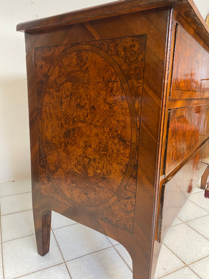 Cassettone Luigi XVI Lombardia XVIII secolo . Restaurato