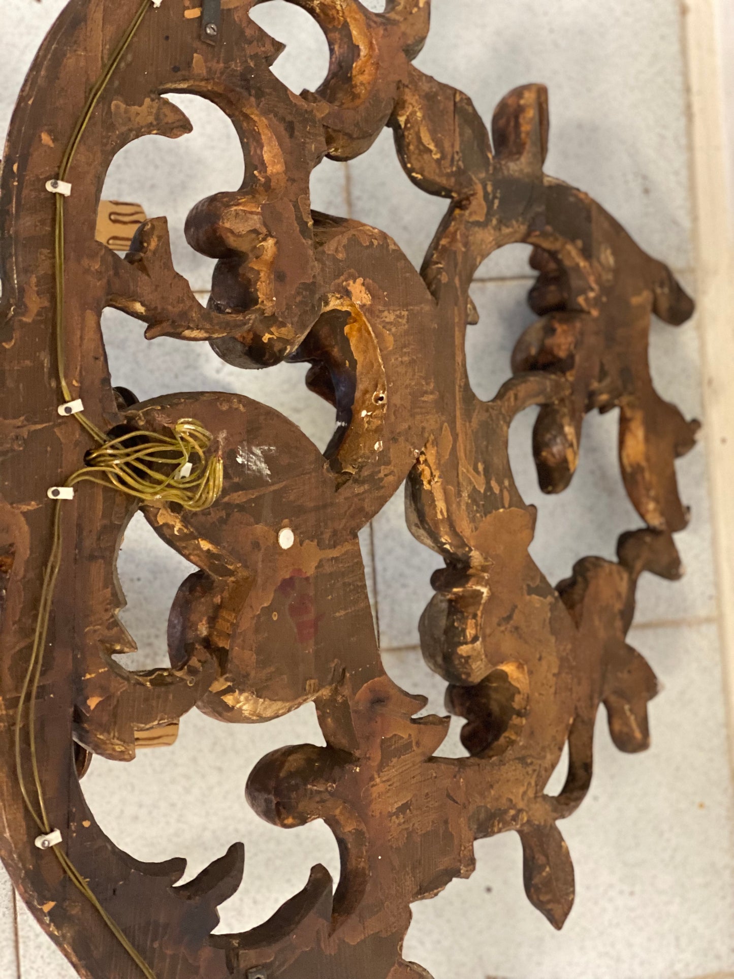 Candeliere applique da muro in legno intagliato e argentato .  Metà 800