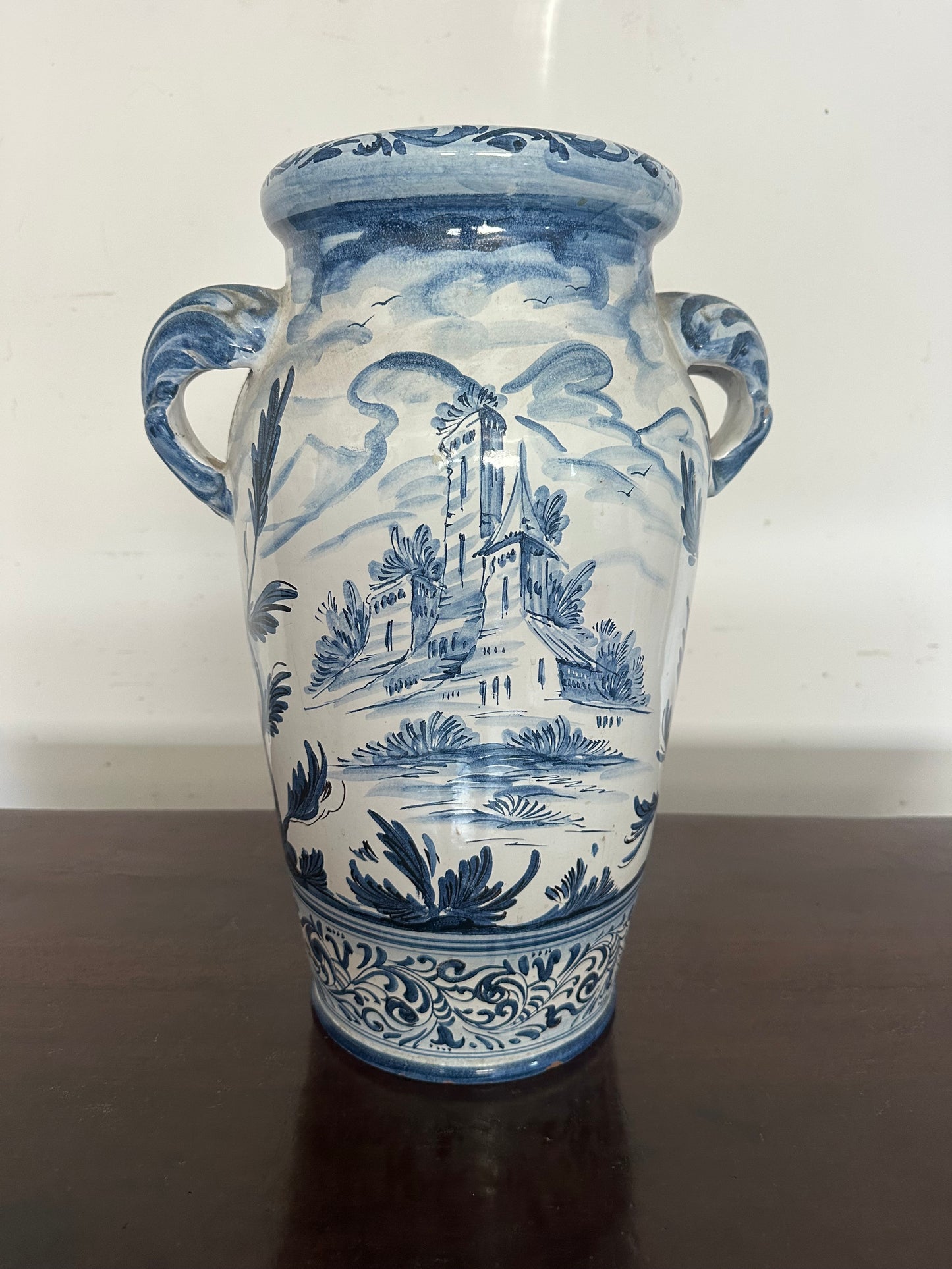 Vaso da farmacia in maiolica bianca e blu Savona Albissola
inizio 900