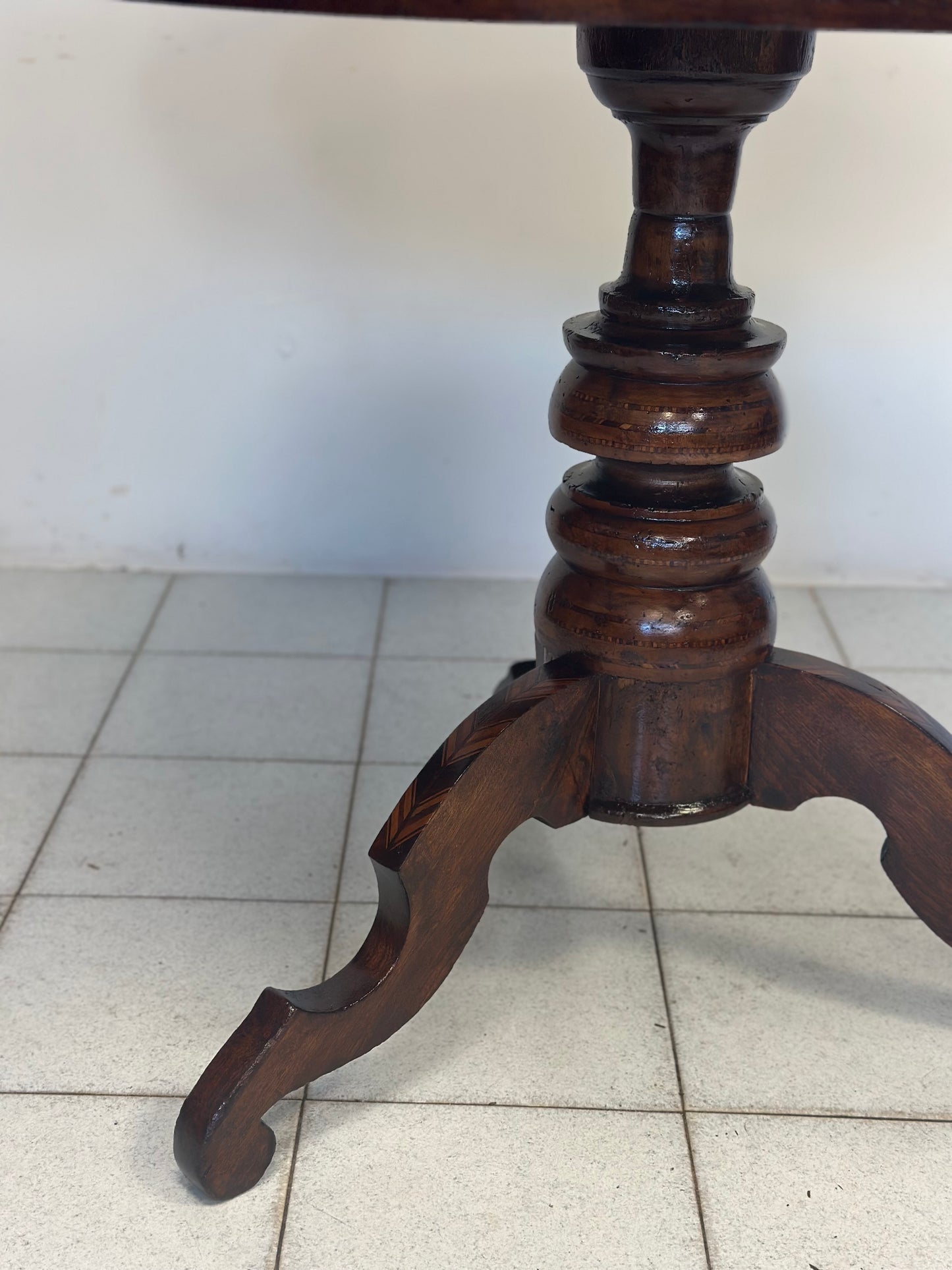 Tavolino-Rolo -intarsiato rotondo seconda metà 1800