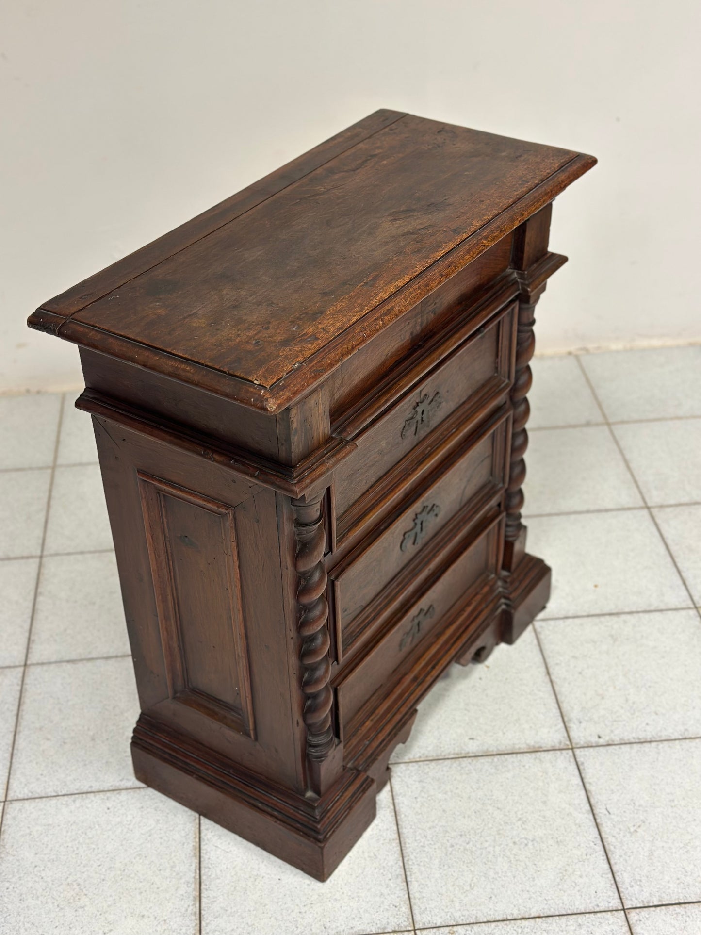 Cassettone Comodino Barocco luigi XIV . Toscana XVII secolo