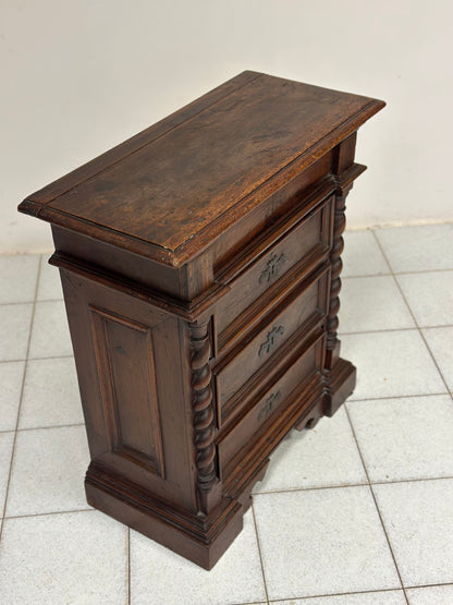 Cassettone Comodino Barocco luigi XIV . Toscana XVII secolo
