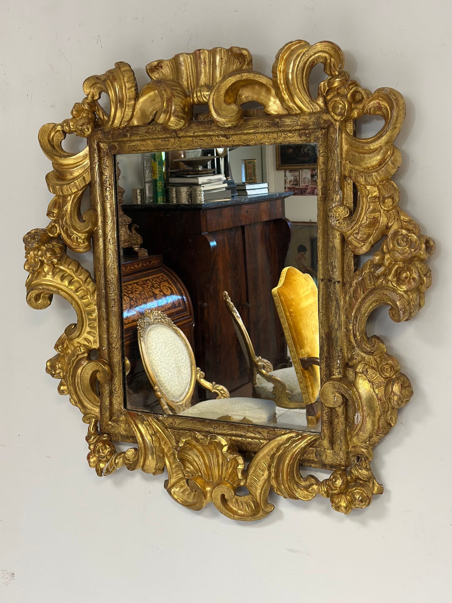 Specchiera emiliana in legno intagliato e dorato   Barocco XVII secolo