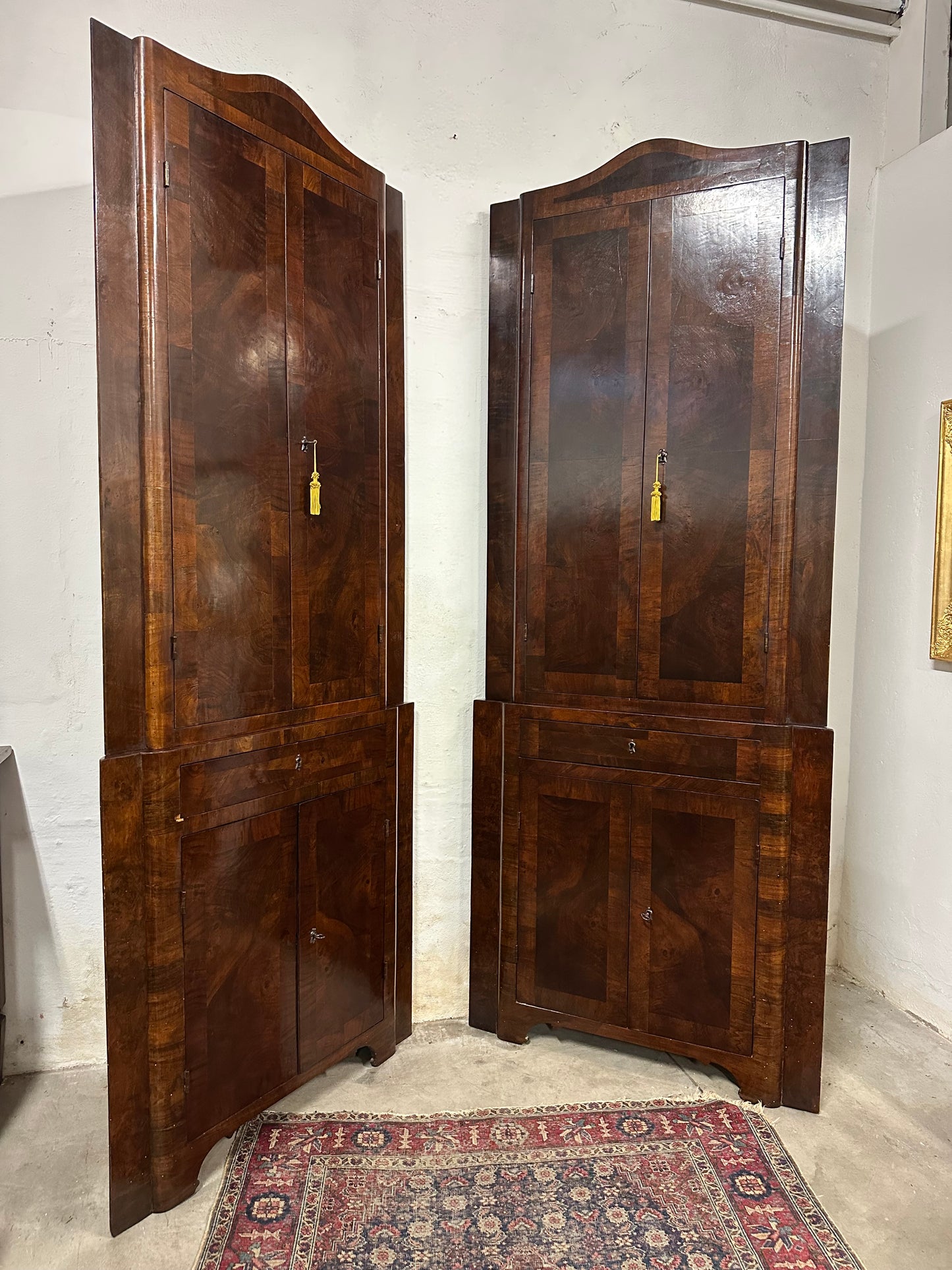 Coppia di angoliere Luigi XVI . Toscana Liguria.  XVIII secolo