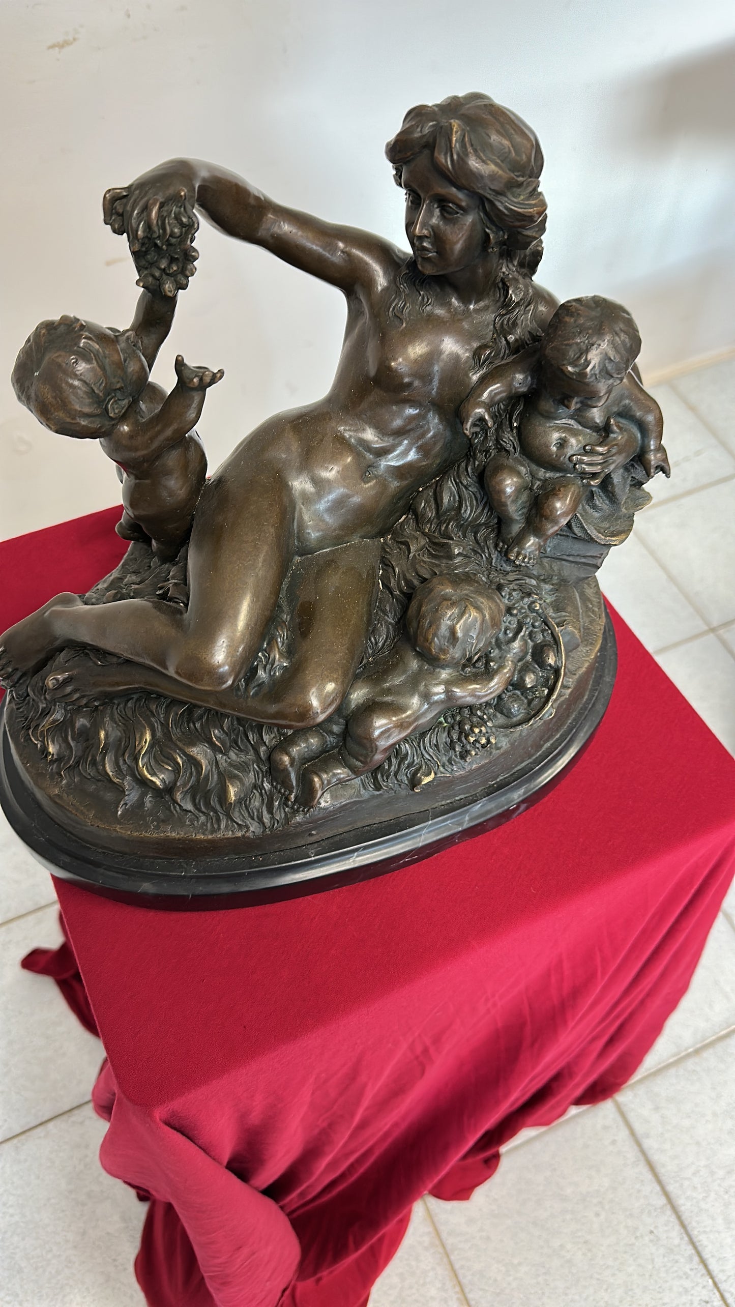 Scultura in bronzo firmata . XX secolo