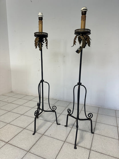 Coppia di torcere in ferro battuto . XIX secolo 120 cm