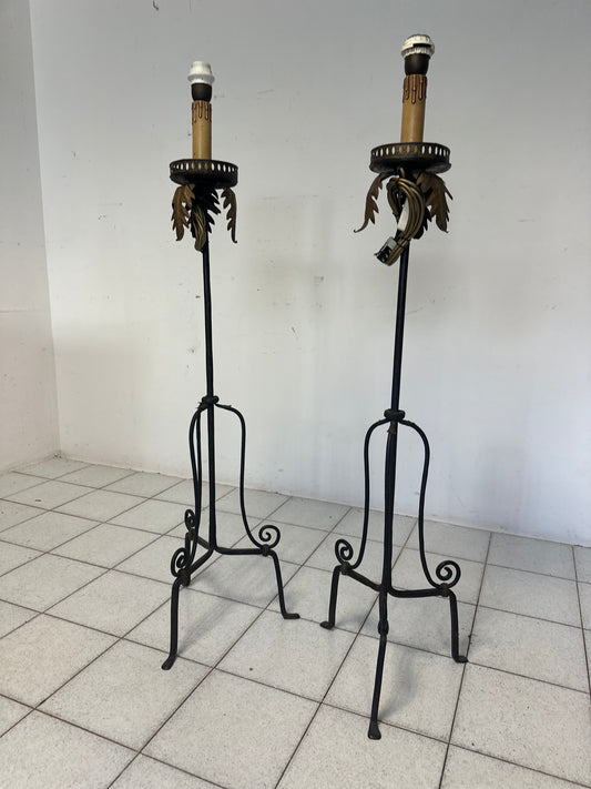Coppia di torcere in ferro battuto . XIX secolo 120 cm