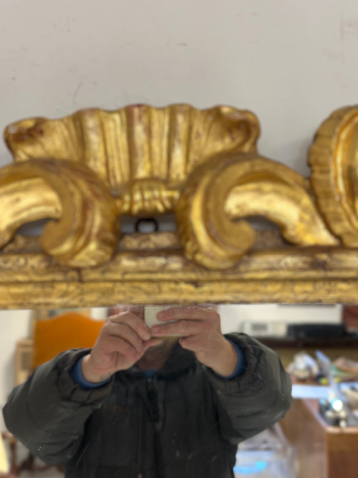 Specchiera emiliana in legno intagliato e dorato   Barocco XVII secolo