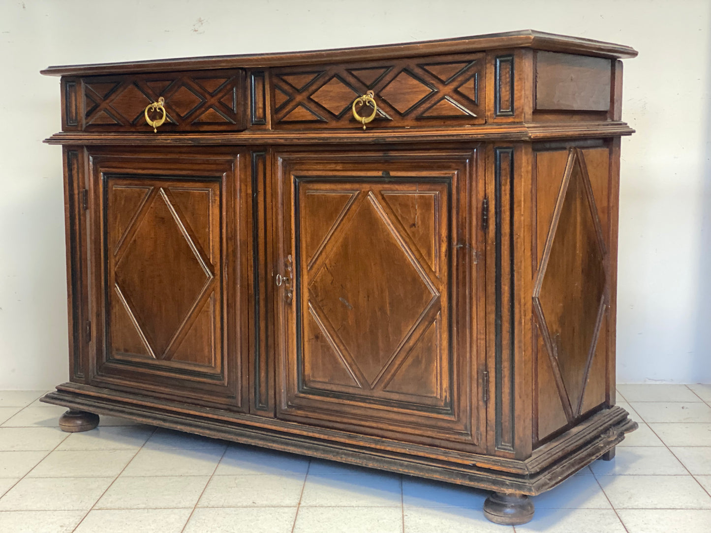 Credenza in noce Luigi XIV Lombardia Piemonte XVII secolo