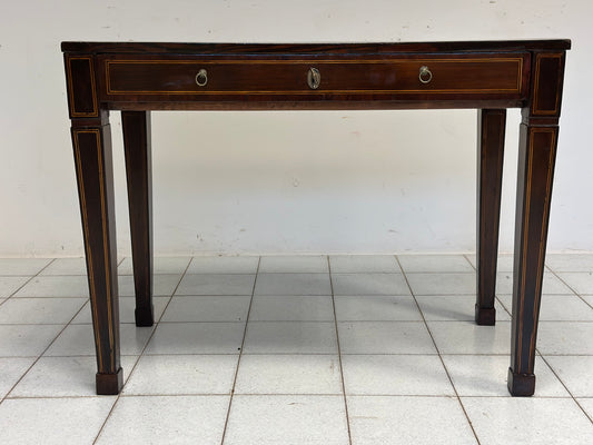 Tavolino da centro Luigi XVI . Milano fine 700