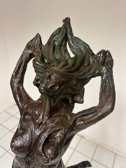Scultura in bronzo patinato Fanciulla al vento . XX secolo altezza 174 cm