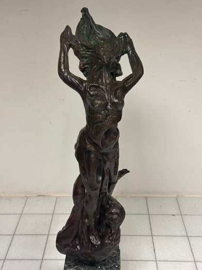 Scultura in bronzo patinato Fanciulla al vento . XX secolo altezza 174 cm