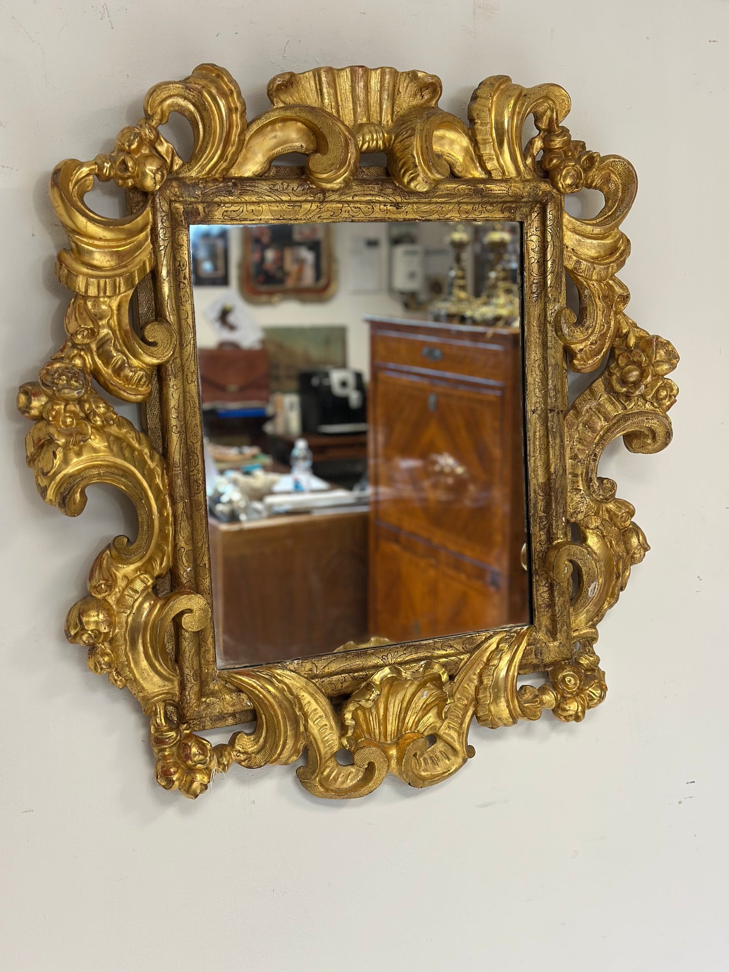 Specchiera emiliana in legno intagliato e dorato   Barocco XVII secolo