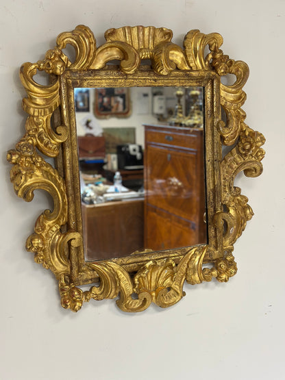 Specchiera emiliana in legno intagliato e dorato   Barocco XVII secolo