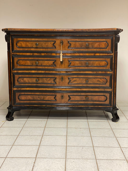 Lombard chest of drawers moved on the Louis XV front. Milan, early 18th century
