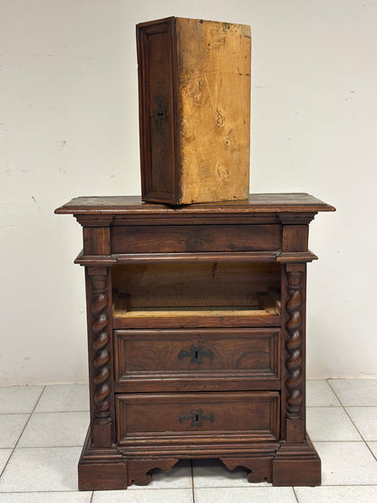 Cassettone Comodino Barocco luigi XIV . Toscana XVII secolo