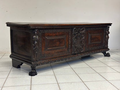 Cassapanca nobiliare rinascimentale lombarda città di Bergamo primo 600 XVII secolo