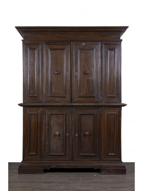Credenza doppio corpo . Emilia Modena Bologna prima metà dell’ 600
