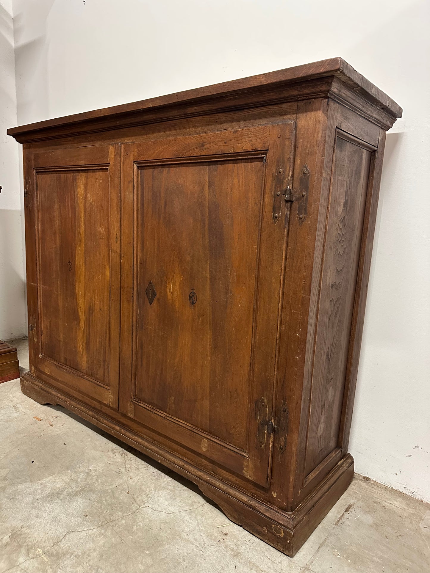 Credenza Luigi XIV . Modena prima metà dell’700