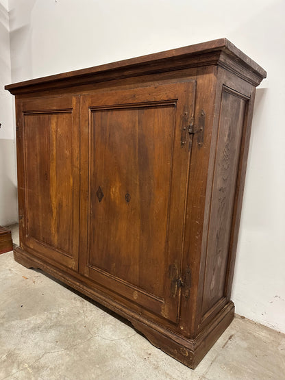 Credenza Luigi XIV . Modena prima metà dell’700