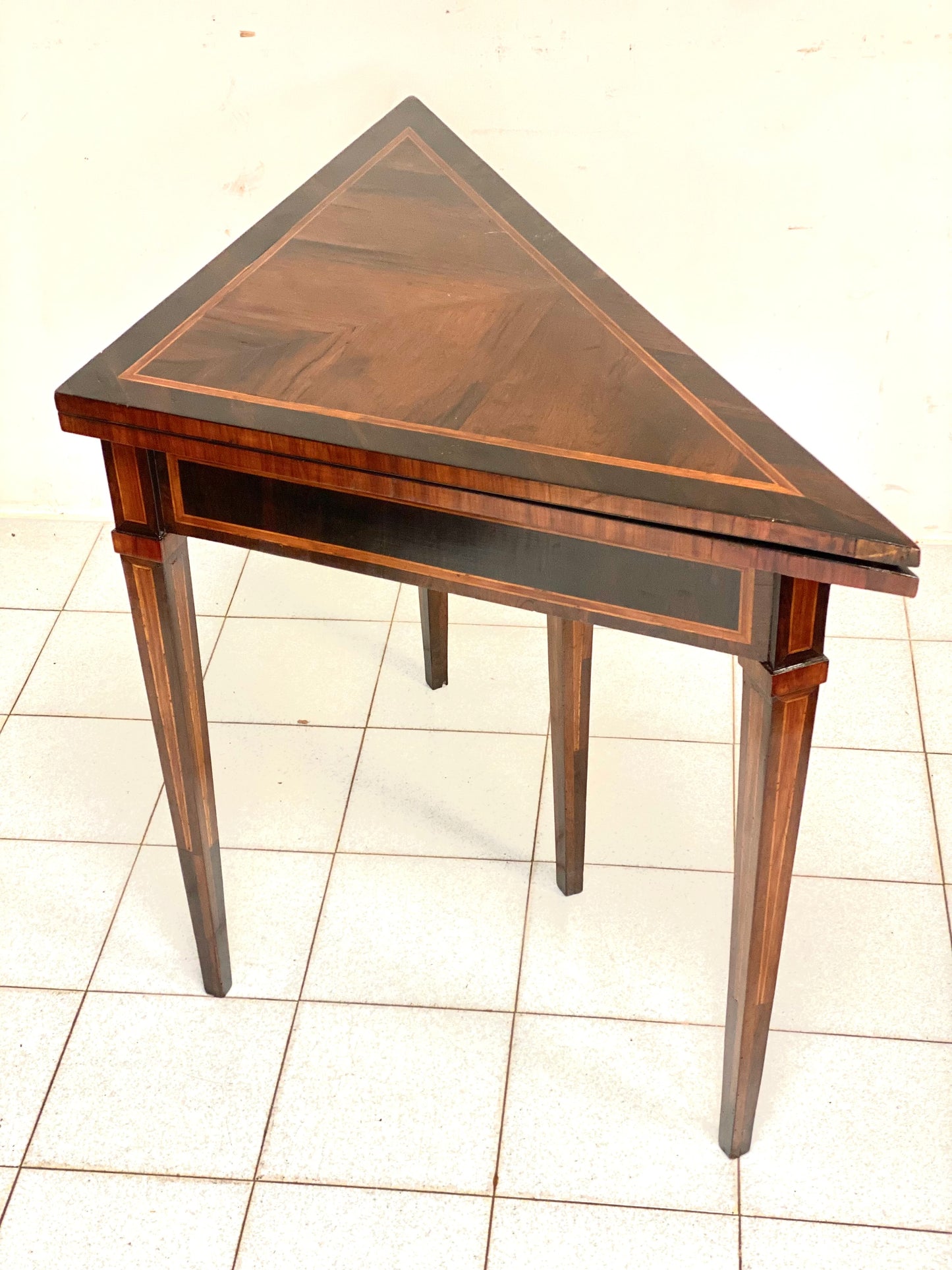 Tavolino da gioco luigi xvi . Genova fine 700.