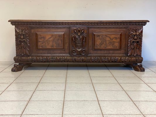 Carved Lombard chest. Brescia Bergamo 17th century
