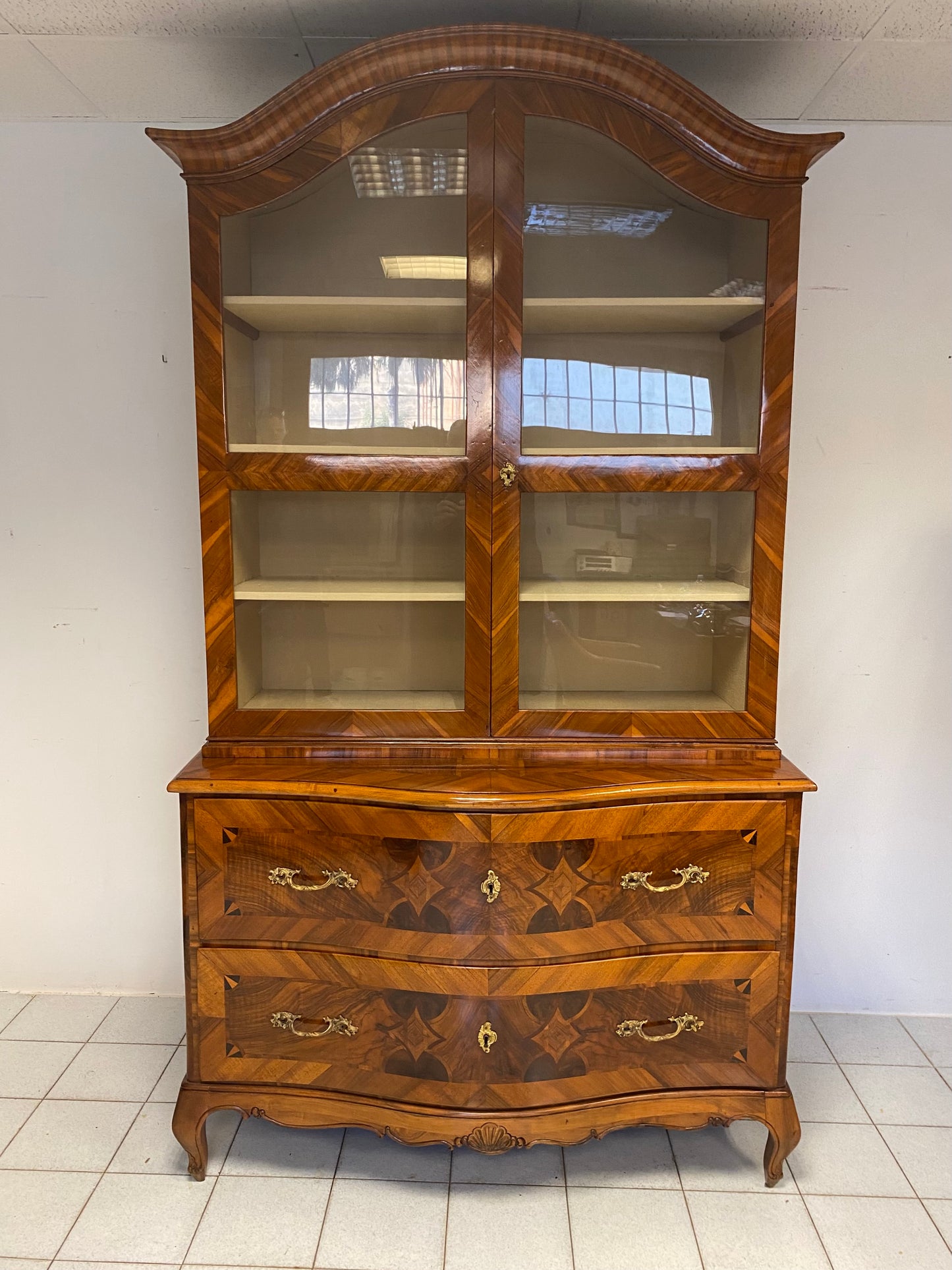 Louis XV shaped chest of drawers with riser. Emilia 700