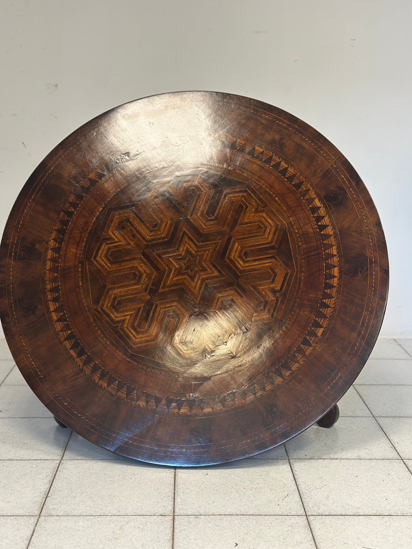 Tavolino-Rolo -intarsiato rotondo seconda metà 1800