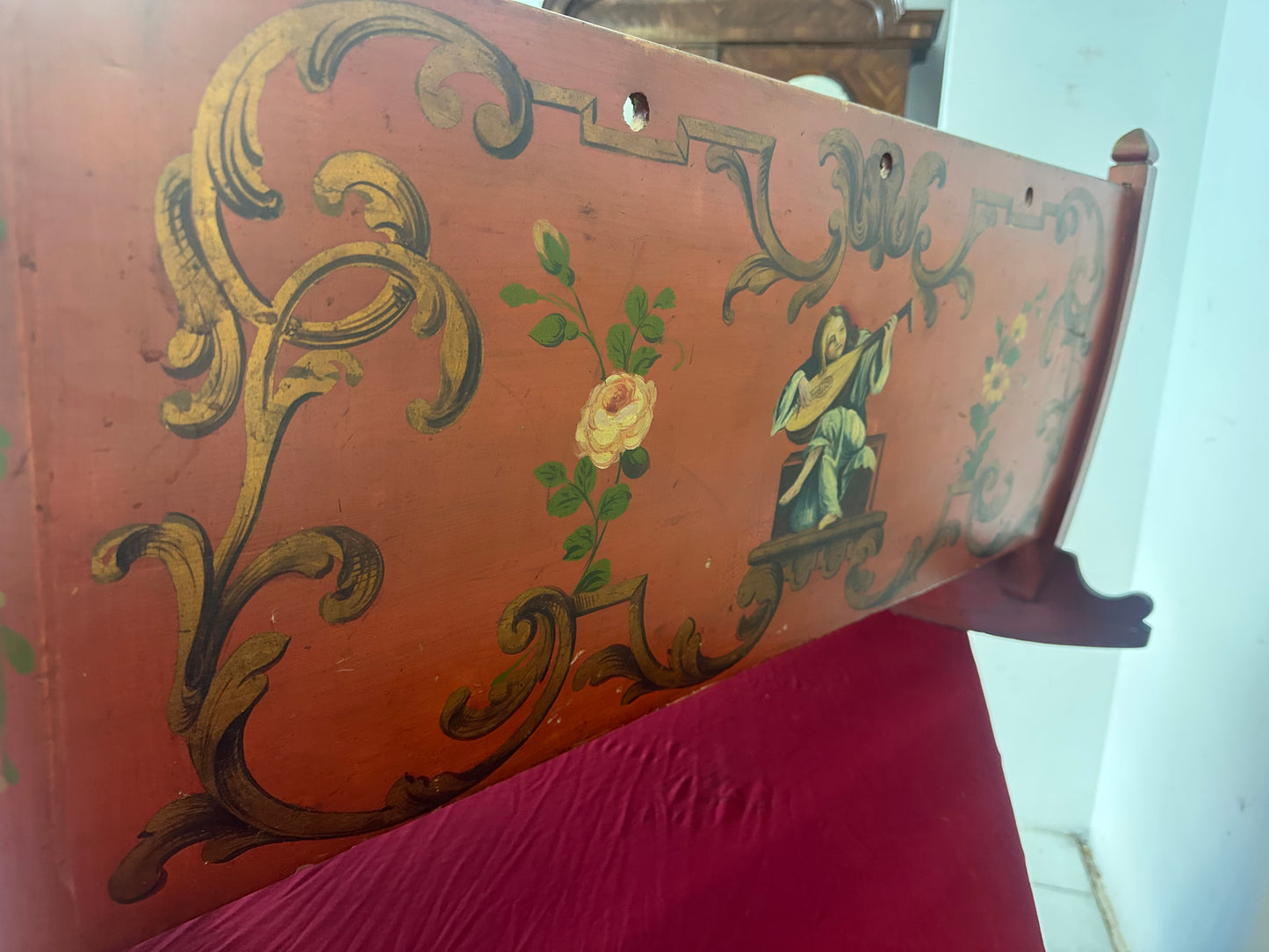 Culla tirolese in legno laccato dipinto epoca 800.