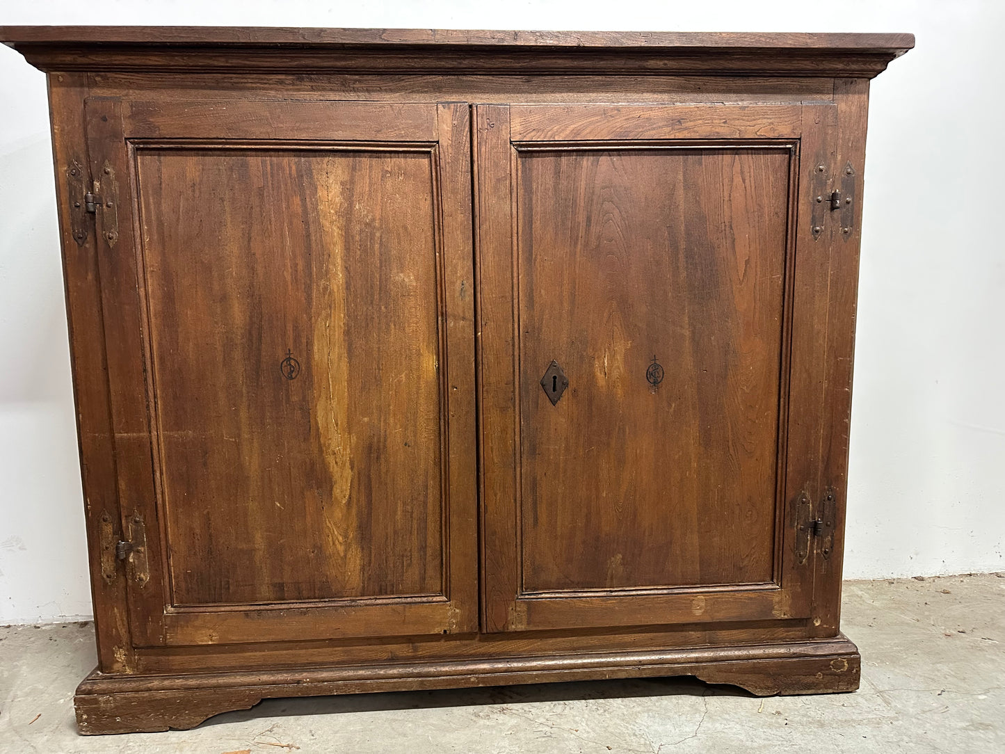 Credenza Luigi XIV . Modena prima metà dell’700