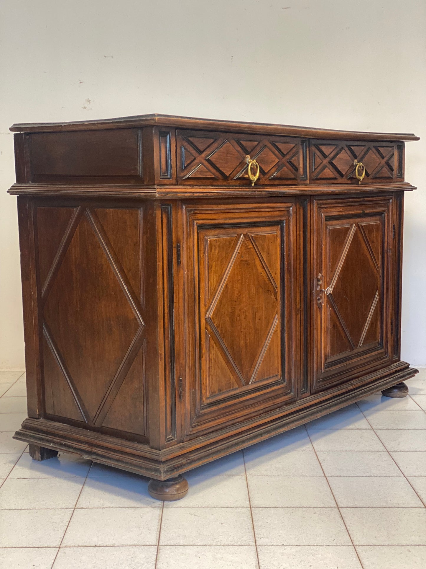 Credenza in noce Luigi XIV Lombardia Piemonte XVII secolo