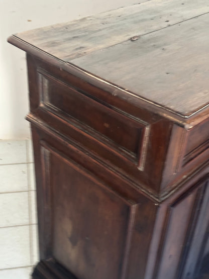 Credenza Emilia in noce fine 600