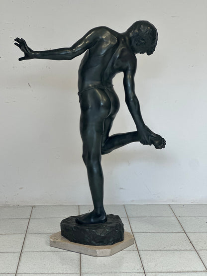 Fanciullo morso da un granchio . Bronzo.  Altezza 103 cm