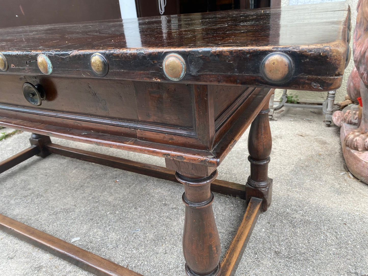 Walnut reel table. Bologna 17th century