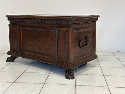 Piccola cassapanca lombarda . XVIII secolo