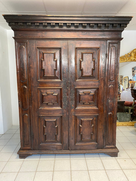 Armadio lombardo . Brescia Bergamo XVII secolo