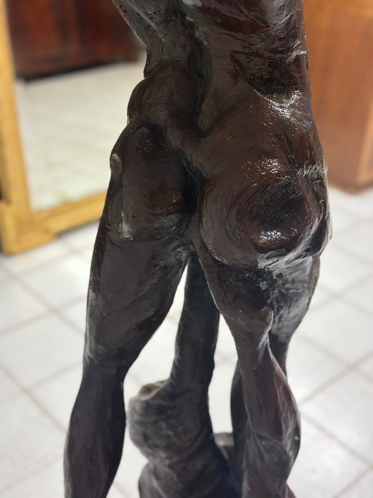 Scultura in bronzo patinato Fanciulla al vento . XX secolo altezza 174 cm
