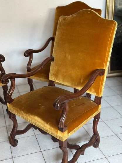 Gruppo di quattro troni  a ossa di montone . Lombardia fine
600