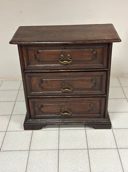 Buffettone a tre cassetti.  Emilia XVII secolo