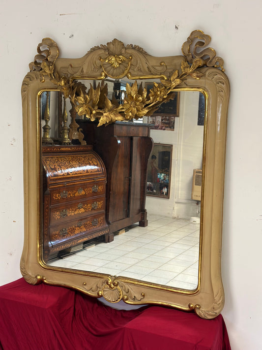 Specchiera laccata e dorata.Siena primi 800