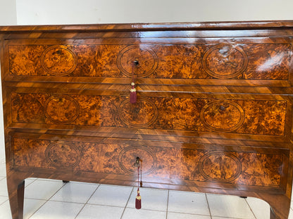 Cassettone Luigi XVI Lombardia XVIII secolo . Restaurato